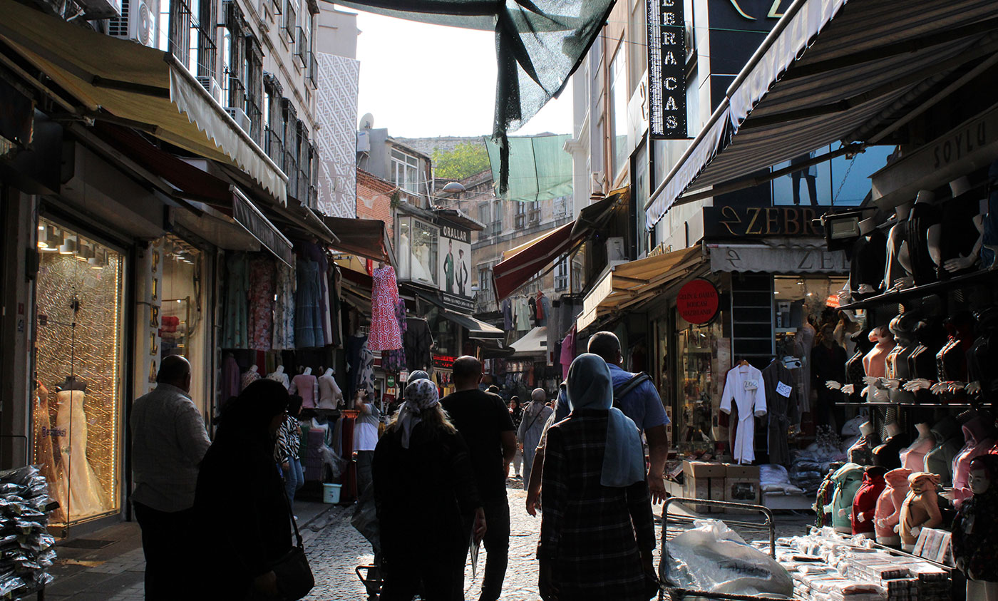  自动售卖机 酒水零食一体机工程案例：电影小镇景区景区引导售卖一体机