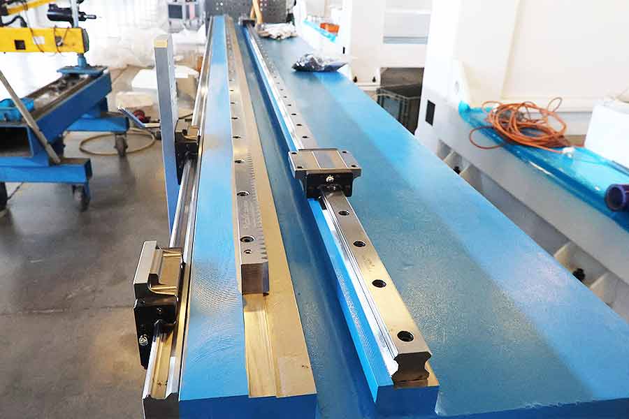 K9-1331 全封闭工作台移动式五轴加工中心（图片 7）