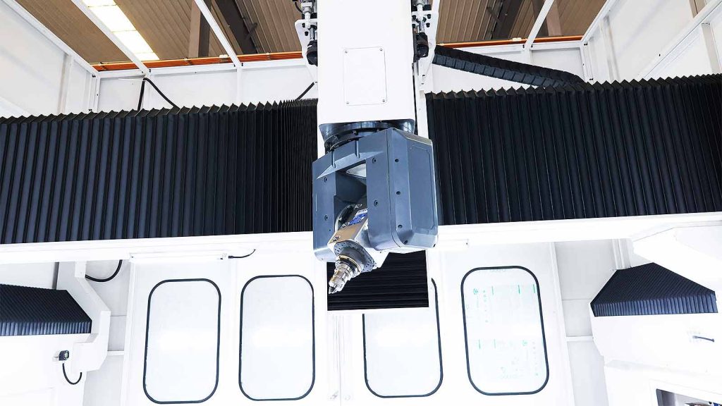 K9-1331 全封闭工作台移动式五轴加工中心（图片 3）