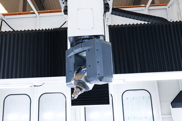 K10-3113 / 全封闭龙门式移动 5 轴加工中心（图片 6）