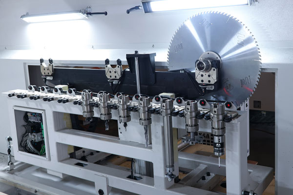 K10-3113 / 全封闭龙门式移动 5 轴加工中心（图像 7）