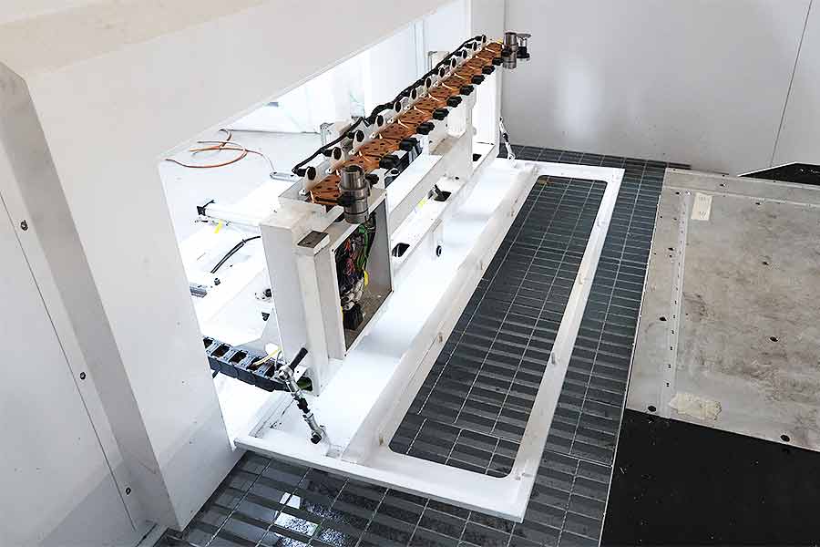 K10-3113 / 全封闭龙门式移动 5 轴加工中心（图像 8）