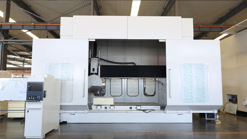 K11-3113 / 全封闭式 4 轴锯切复合加工中心（图像 3）