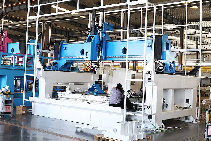 K11-3113 / 全封闭式 4 轴锯切复合加工中心（图像 6）